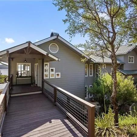 Luxury Lake Travis Retreat, Sleeps 10, Hot Tub & Private Pool